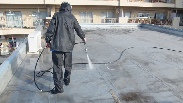 長久手市で陸屋根（屋上）を通気緩衝工法でウレタン防水！高圧洗浄とシート貼り付け